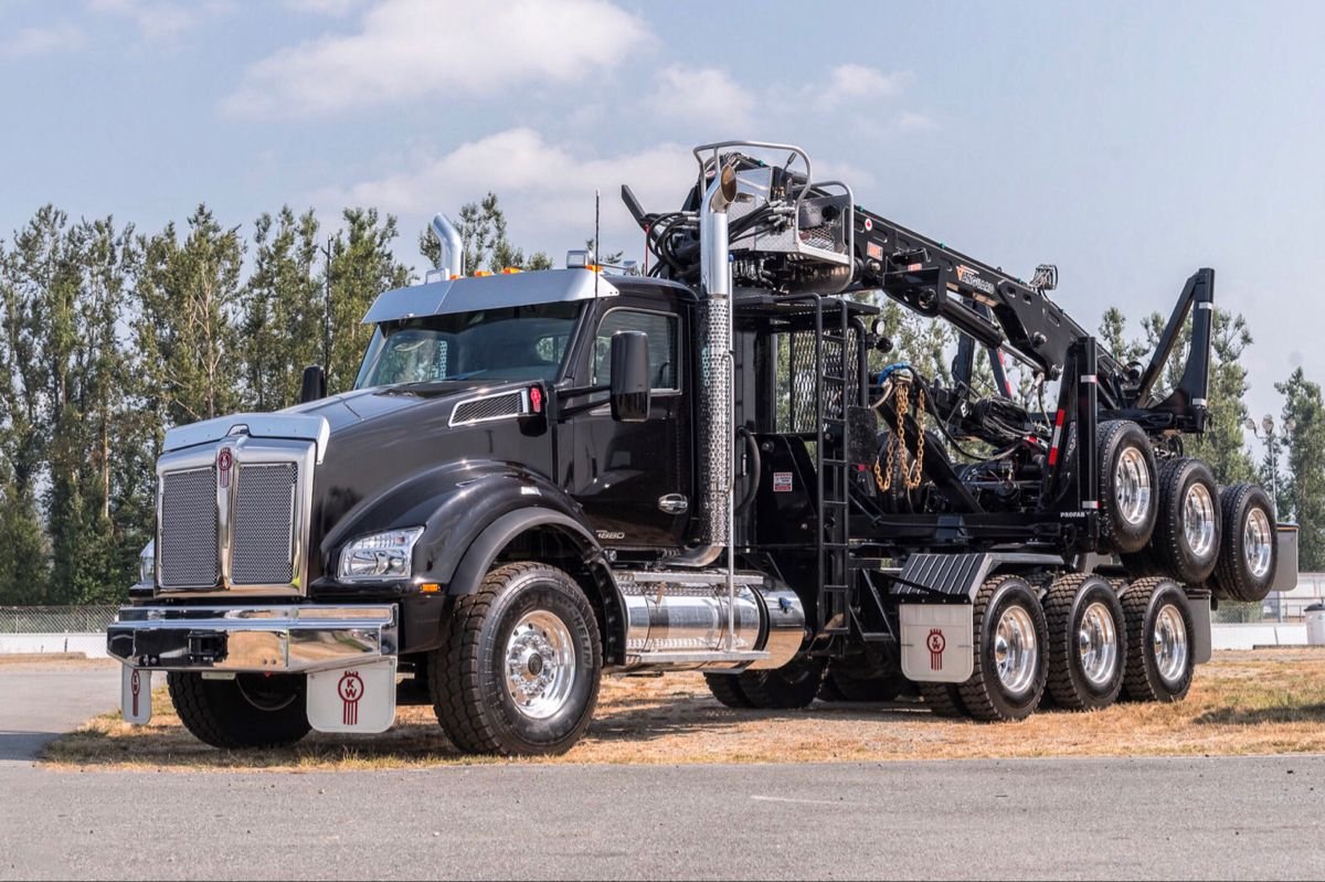 Large black semi truck with crane, towing service Palos Heights IL Large black semi truck with crane, towing service Palos Heights IL